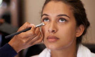 Cách nhận biết mỹ phẩm trang điểm không thể dùng được nữa