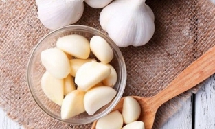 Cách sử dụng tỏi giúp mọc tóc hiệu quả 