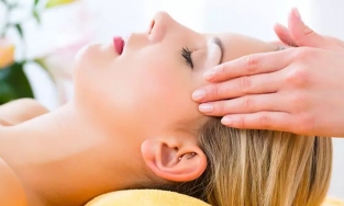 Hướng dẫn từng bước cách bấm huyệt trị rụng tóc