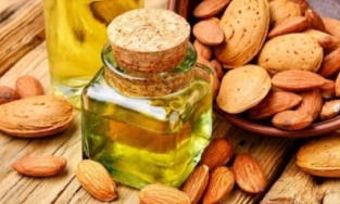 Tẩy trang bằng dầu hạnh nhân: Có thể bạn chưa biết