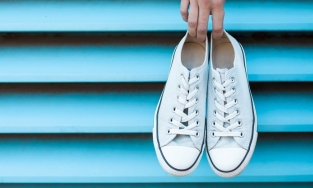 Cách tẩy giày trắng bị bẩn, ố vàng hiệu quả tại nhà