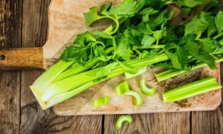 Làm thế nào để giảm cân bằng cần tây hiệu quả?