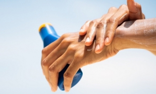 Cách dùng kem chống nắng đúng, đủ và những điều bạn cần biết