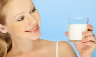 Uống sữa buổi sáng có béo không?