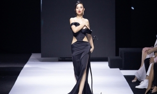 Hoa hậu thế giới người Việt tại Pháp bất cẩn lộ ngực ở sàn diễn thời trang