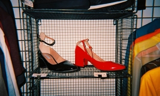 Hãy sắm một đôi giày đỏ để có thể kiêu kì như những quý cô Paris 