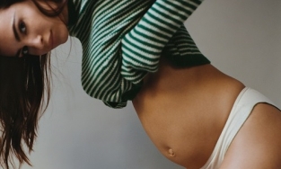 Tuyệt sắc tiểu tam phim “Gone Girl” Emily Ratajkowski khoe ảnh bụng bầu