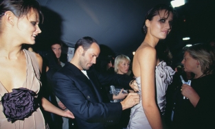 Tom Ford, kẻ vực dậy đế chế Gucci hay một “vết nhơ” cần xóa bỏ?