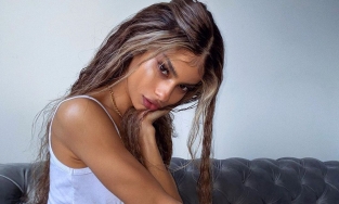 Búp bê sống của làng mẫu với eo nhỏ xíu nhưng vòng 3 vĩ đại