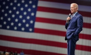 Mặc suit đẹp như ông Joe Biden 