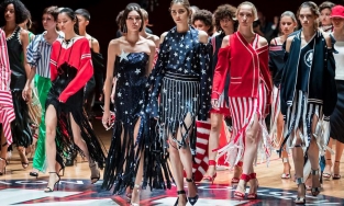 Sự thoi thóp của các tuần lễ thời trang 