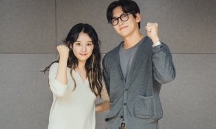 Tạo hình mới của Kim Ji Won khiến netizen dậy sóng vì kiểu tóc bà thím