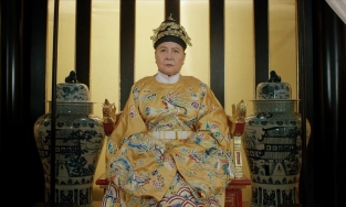 Tại sao trong lịch sử thời trang Việt, chỉ có quý tộc mới mặc màu vàng?