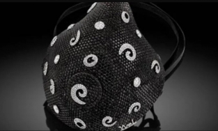 Choáng váng với chiếc khẩu trang 1.5 triệu USD