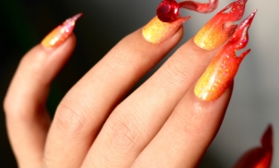 Móng tay của Suboi và Tlinh tại chung kết Rap Việt mang ý nghĩa gì?