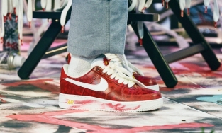 Đôi giày Para-noise 2.0 màu đỏ được G-Dragon diện có bán không?