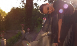 Con gái Johnny Depp trở thành nàng thơ trong BST Cruise 2021 của Chanel 