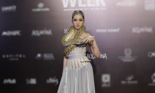 Cẩm Đan hóa Nữ thần, mang cả trăn lên thảm đỏ AVIFW2020