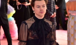 Sao nam mặc đồ nữ: Xóa nhòa định kiến giới 