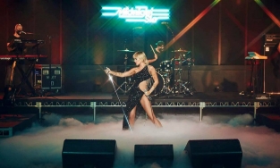 Sao Hollywood phát cuồng vì váy của Công Trí 