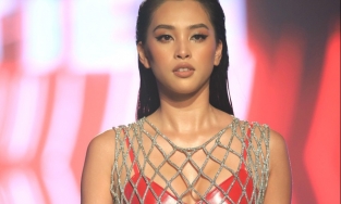 Kết thúc nhiệm kỳ hoa hậu, Tiểu Vy tự tin hở khoe thân hình bốc lửa trong trang phục xuyên thấu 