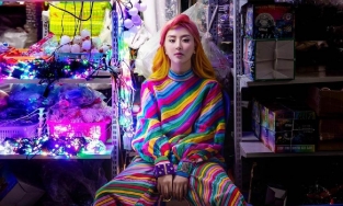 Quỳnh Anh Shyn hóa bà chủ vựa tạp hóa sành điệu nhất chợ Đồng Xuân 