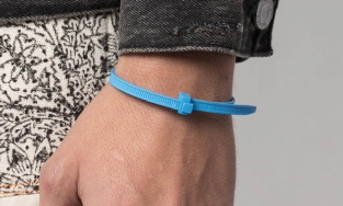 Bạn có sẵn lòng trả hơn 18 triệu cho một chiếc dây rút nhựa?