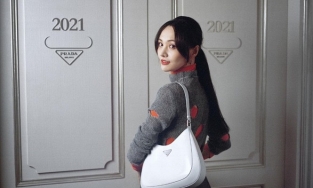 'Nhọ' hơn Prada: Hôm trước mời ai làm đại sứ hôm sau vướng ngay lùm xùm 