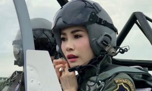 Hoàng quý phi Thái Lan từng là thiếu tướng quân đội, cắt tóc tém, mặc croptop