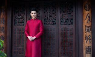 Học Lâm Bảo Châu diện áo dài đón Tết