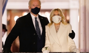 Đây là món quà mà ông Joe Biden luôn tặng vợ vào Valentine trong suốt 44 năm bên nhau 