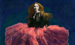 Gigi Hadid mặc đồ Prada lên Vogue Mỹ kể chuyện làm mẹ