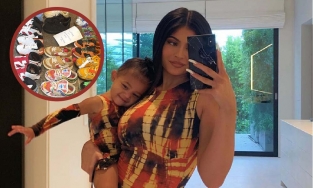 Sinh ra đã ngậm thìa vàng như con gái Kylie Jenner, mới tập đi đã có tủ giày 70 triệu 