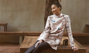 Thanh Hằng thả dáng trong áo dài cách tân đón Tết