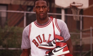 Giày Nike Air Jordan được đấu giá 1 triệu USD trên eBay