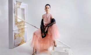 'Chim công làng mùa' Linh Nga khoe bộ ảnh siêu thực chào Xuân 