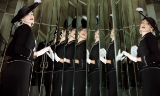 Những khoảnh khắc ấn tượng nhất của tuần lễ thời trang Haute Couture thập niên 90s 