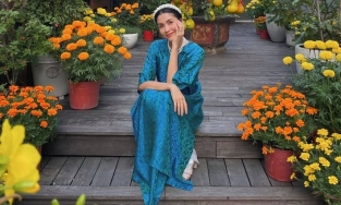 Dù không đi đâu nhưng Tăng Thanh Hà vẫn diện áo dài xinh ở nhà đón Tết 