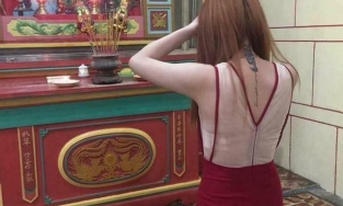 Thời trang phản cảm khi đi lễ chùa đầu năm của nhiều cô gái 