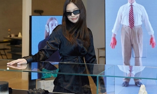 Có tâm như Jennie: Mặc giản dị để tôn đồ nhãn hàng khi đi sự kiện 