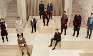 BST Burberry Thu Đông 2021: Kẻ mộng mơ bước vào thế giới gấm vóc