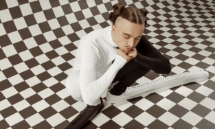 Adidas mở bán đôi giày dài như bánh mì Big C 