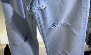 Zara bán quần thủng đũng 