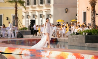 Thanh Hằng khoe thần thái trong show diễn của Lê Thanh Hòa tại Fashion Voyage
