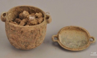 Đàn ông Trung Quốc đam mê làm trắng da từ 2700 năm trước 