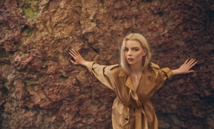 Anya Taylor-Joy hóa công chúa tóc mây Rapunzel trên bìa Vanity Fair tháng 4