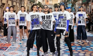 Thanh Hằng và Hoàng Thùy chung show: Bằng mặt nhưng không bằng lòng? 