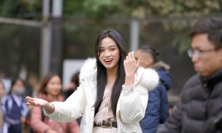 Thời trang Hoa hậu Đỗ Thị Hà: Giản dị khi đi học, sang chảnh dự sự kiện 