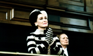 Cruella de Vil: Tâm hồn xấu xa thì mặc vẫn phải đẹp