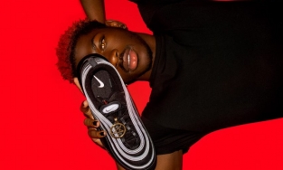 Nike đòi lại công bằng thành công, đôi sneakers liên quan đến tôn giáo buộc phải thu hồi 